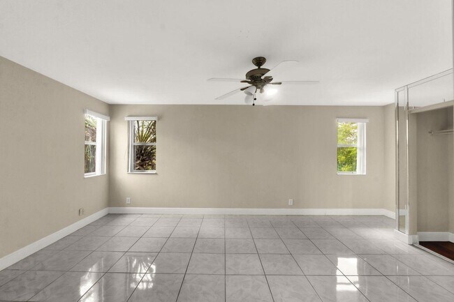 Building Photo - 4295 Coral Springs Dr