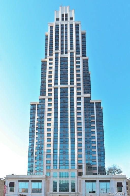 Building Photo - 175 Huguenot St