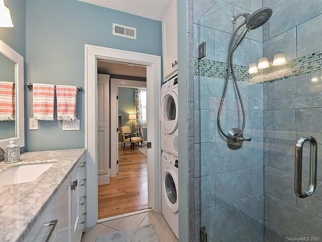 Building Photo - 2501 Roswell Ave