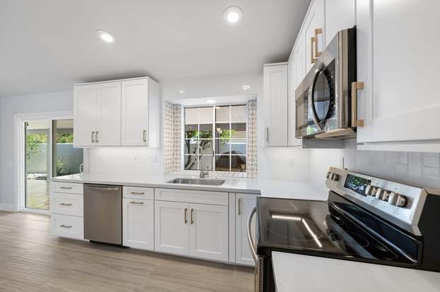 Building Photo - 54140 Avenida Mendoza