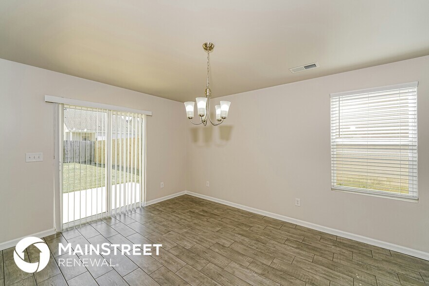 Building Photo - 855 Hawthorn Ln