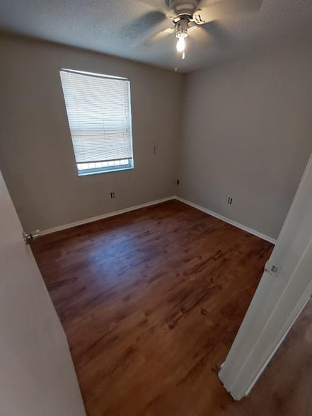 Building Photo - 925 E Castle N Ct