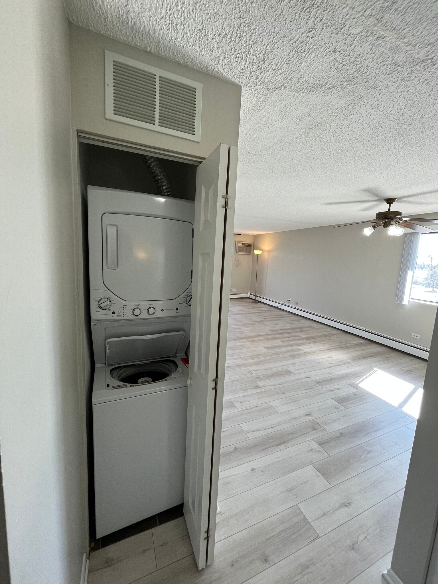 Building Photo - 5 Parkside Ct