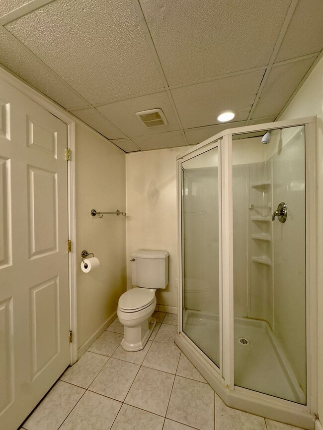 Building Photo - A Spacious 3-Bedroom / 2-Bathroom Apartmen...