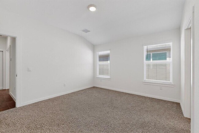 Building Photo - 322 Pedernales Ln