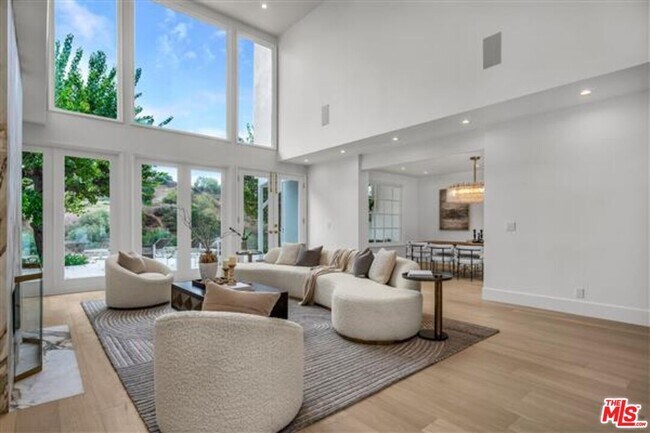 Building Photo - 2205 Canyonback Rd