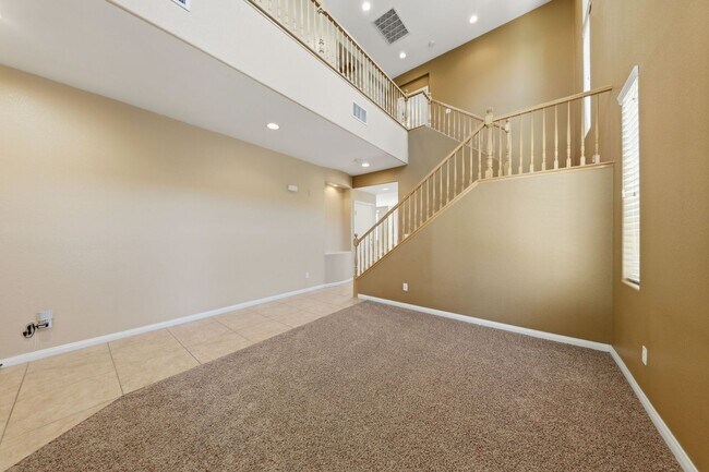 Building Photo - Spacious Summerlin Gem with Loft and Balcony Suite