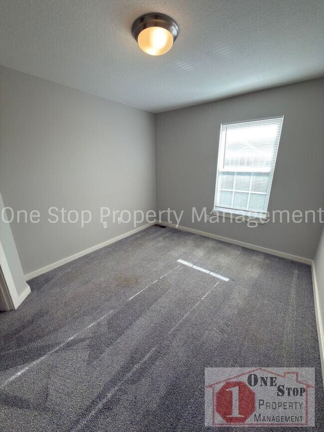 Building Photo - 3 Bedroom / 2.5 Bathroom Townhome in Louisburg, KS!