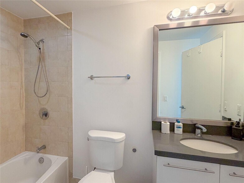 Building Photo - 90 SW 3rd St