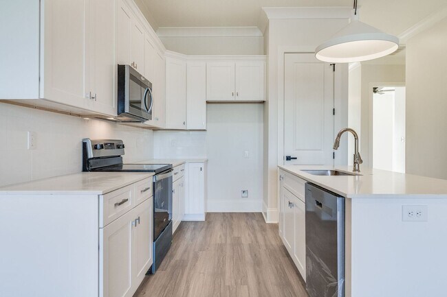 Building Photo - Brand New Single Story Townhome in Gated Community