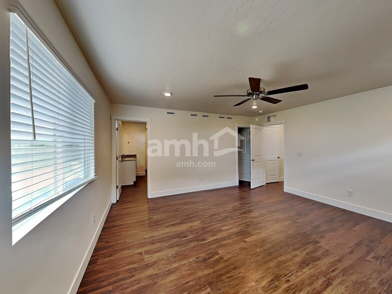 Building Photo - 1443 E Ludlow St