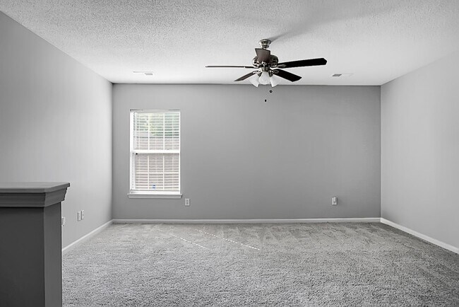 Building Photo - Spacious 2 Story, 4 BR, 2.5 BA, 2 Car Gara...