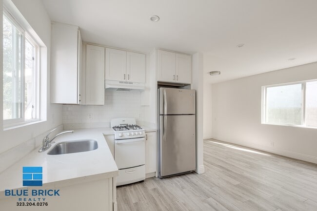 Building Photo - 14025 Victory Blvd