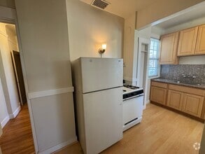 Building Photo - Large 1 Bedroom/1 Bath - Quiet Neighborhoo...