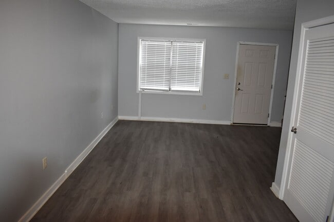 Building Photo - Home Available for Rent