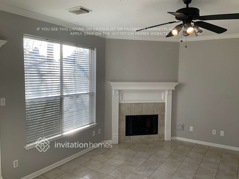 Building Photo - 3423 La Seine Ln