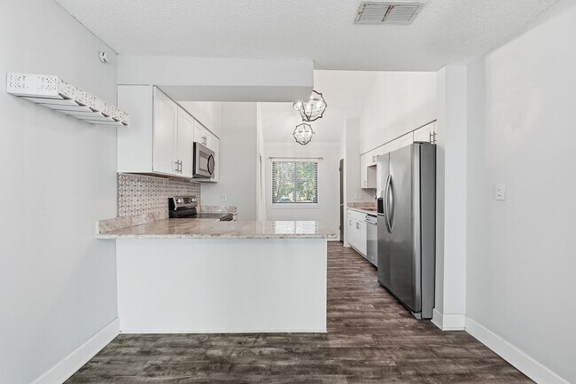 Building Photo - Premier Marina Cove end unit!!   Coastal Lifestyle at its BEST!!