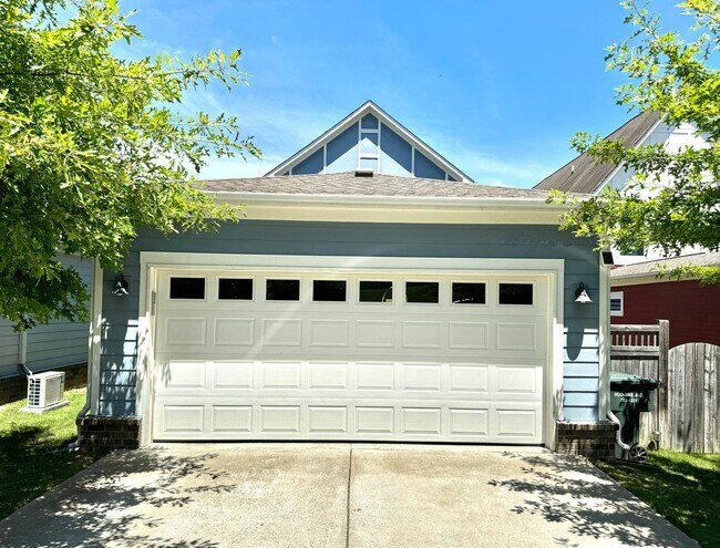 Building Photo - 3 Bedroom, 2.5 Bath Home w/ Fenced Yard and 2 Car Garage