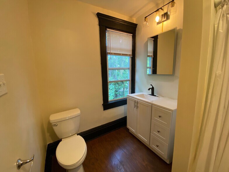 Second Full Bath - 6319 Monitor St