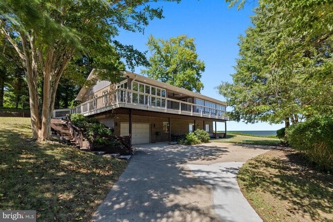 Building Photo - 5510 Beach Dr