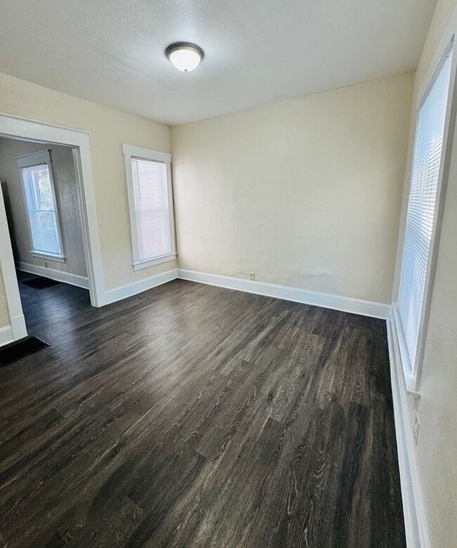 Building Photo - This home shines!