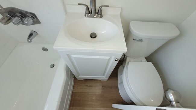 Building Photo - Newly Renovated Home