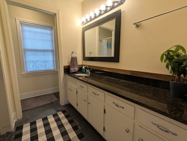 Building Photo - 110 Melbourne Ln