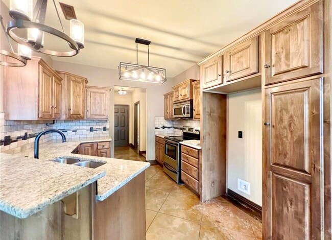 Building Photo - 11890 Club House Pkwy