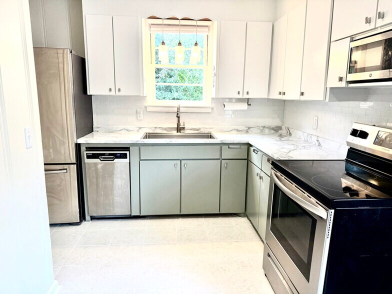 Building Photo - 214 Donelson Hills Dr