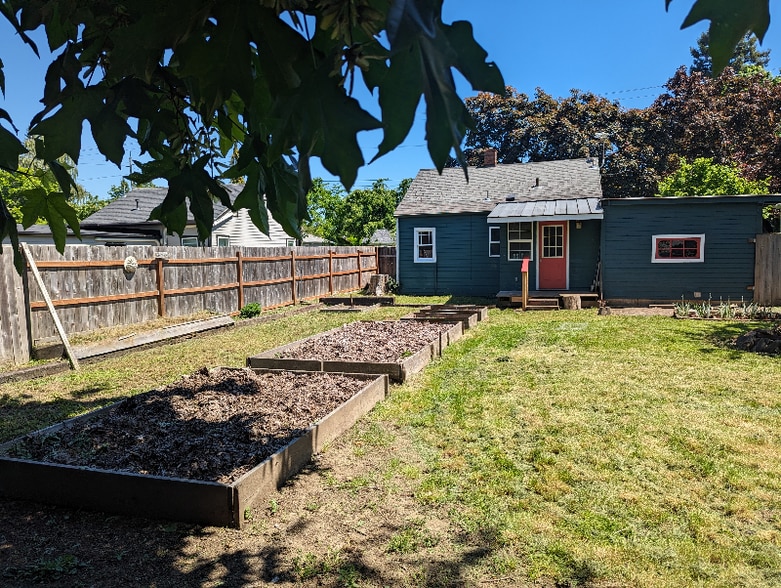 Building Photo - 2075 Berry St SE