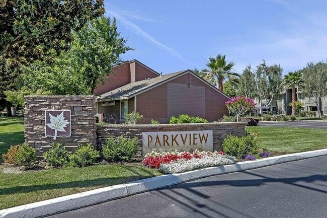 Building Photo - Modesto 2 Bedroom 2 Bath Condo "Parkview V...