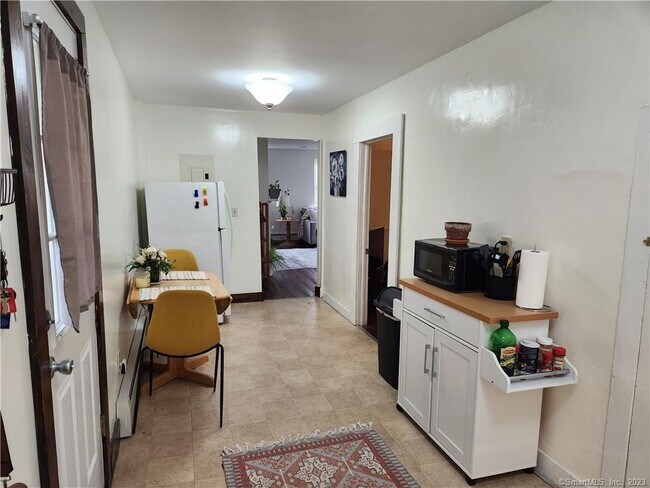 Building Photo - 2 Lyons Rd