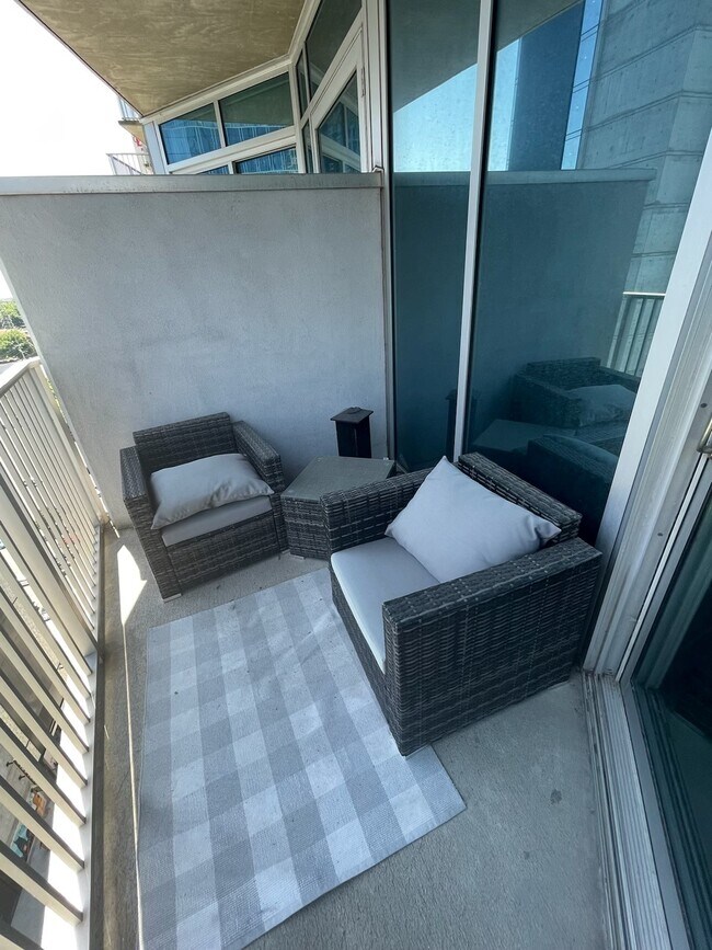 Extra-large Patio with Wonderful views! - 301 Demonbreun St