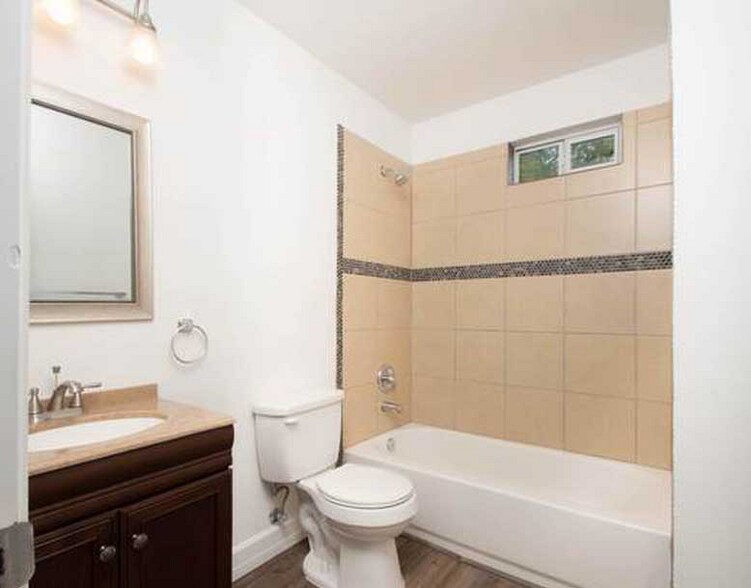 Building Photo - 2120 Monterey St