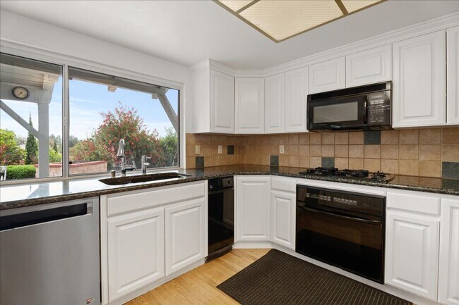 Building Photo - Updated 4-Bedroom with Pool and Bonus Loft...