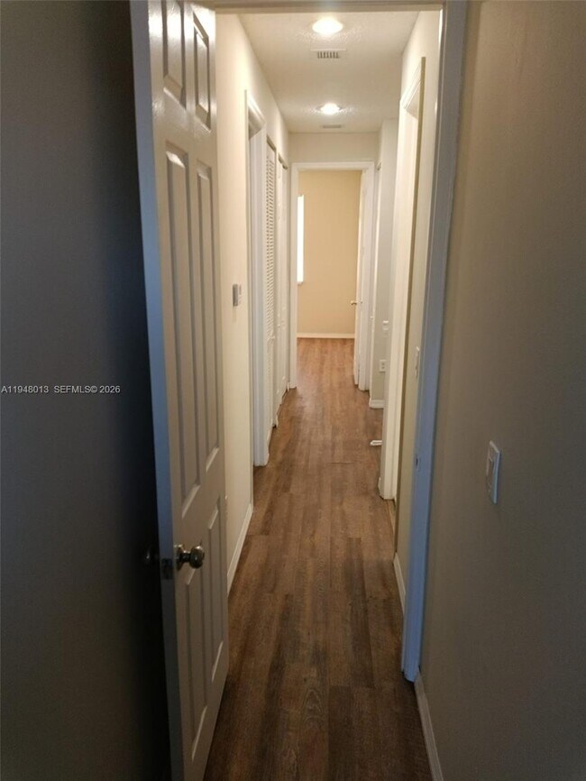 Building Photo - 4210 NE 22nd Dr