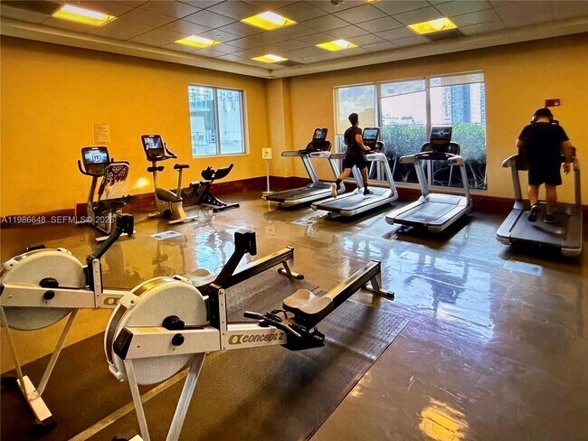 Building Photo - 1050 Brickell Ave