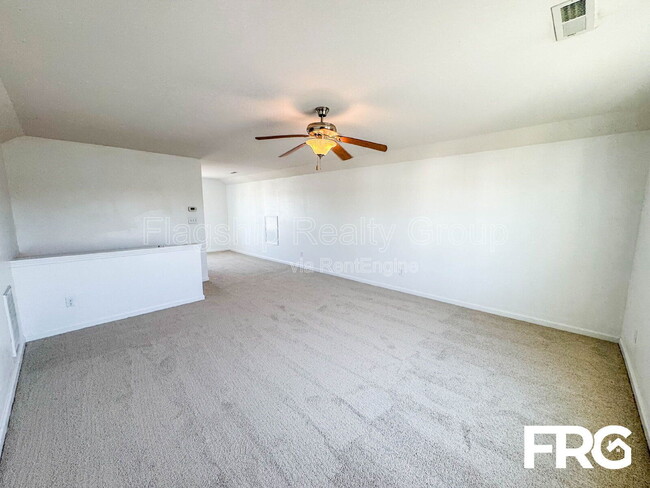 Building Photo - 1021 Jade Ln
