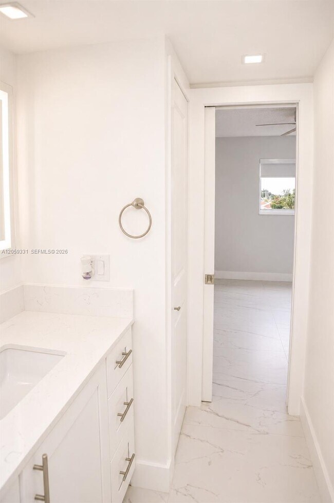 Building Photo - 2750 W 76th St