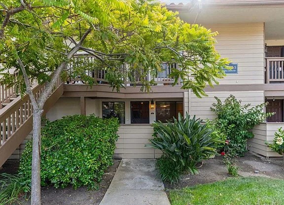 Building Photo - 1 Bedroom Gem in Carmel Valleys Top Notch ...