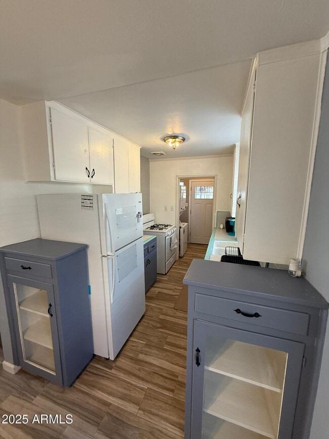 Building Photo - 1224 F Ave