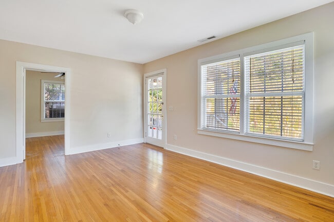 Building Photo - 1607 Knickerbocker Ave