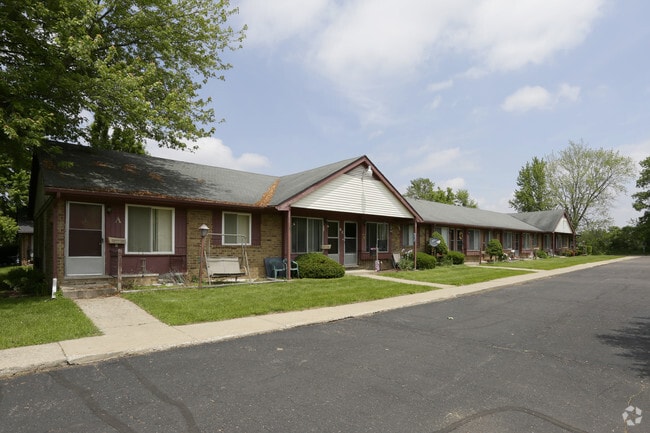 Building - Goldentree Apartments