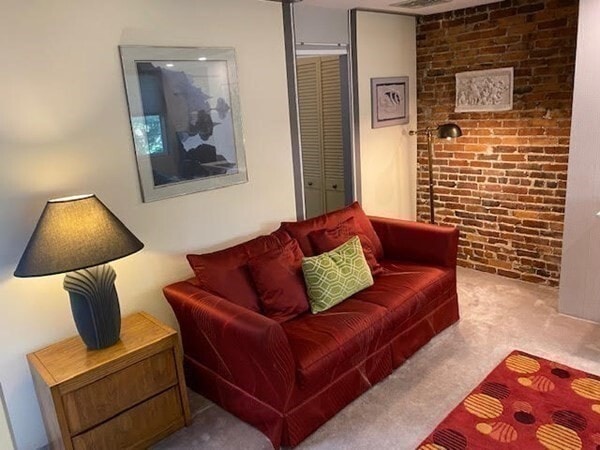 Building Photo - 42 Melrose St