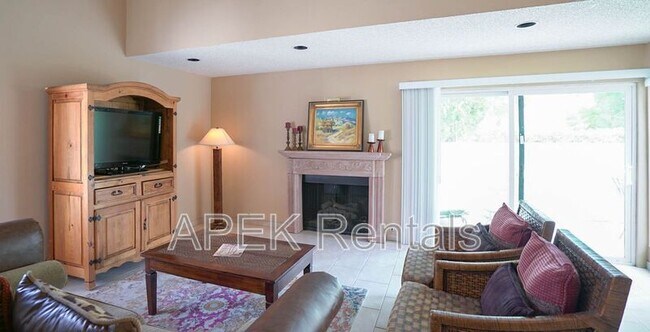 Building Photo - 211 Canyon Cir N