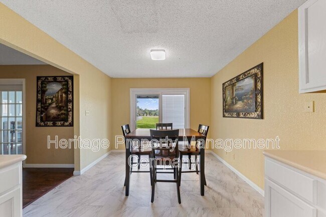 Building Photo - 1174 Mooncrest Dr