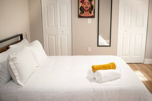Building Photo - Glamorous Ybor Home • near Downtown