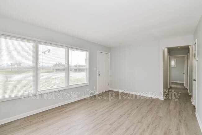 Building Photo - 7104 Longview Rd