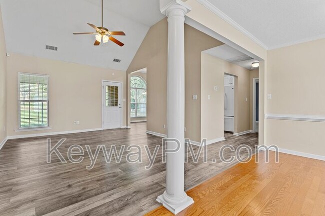 Building Photo - 219 Rainbow Falls