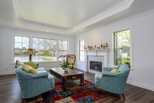 Building Photo - Waterfront Property with Stunning Views, L...